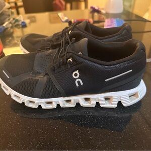 ON Cloud 5 running shoes